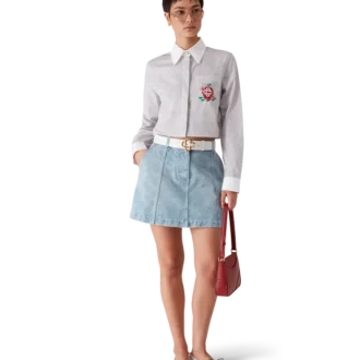 Chemise courte en coton à fines rayures brodées