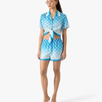 Chemise courte en soie nouée à motif monogramme dégradé bleu