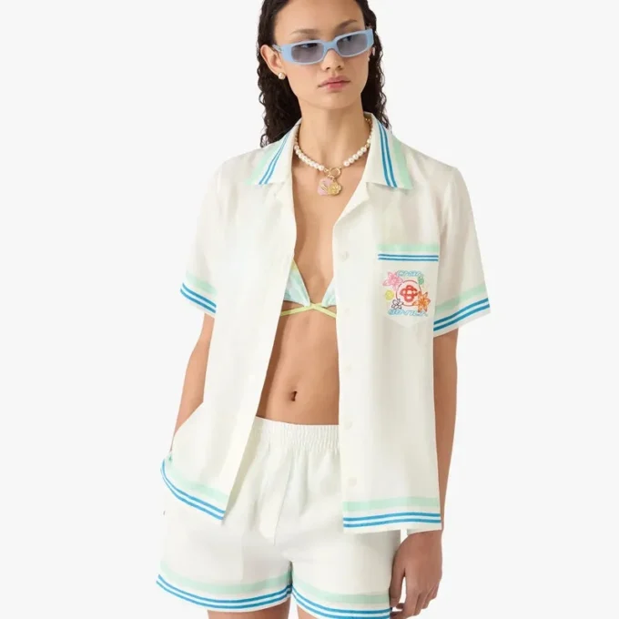 Chemise en soie à manches courtes et col cubain à motif floral en forme de shorts