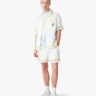Chemise en soie à manches courtes « White Tennis Landscape » en shorts