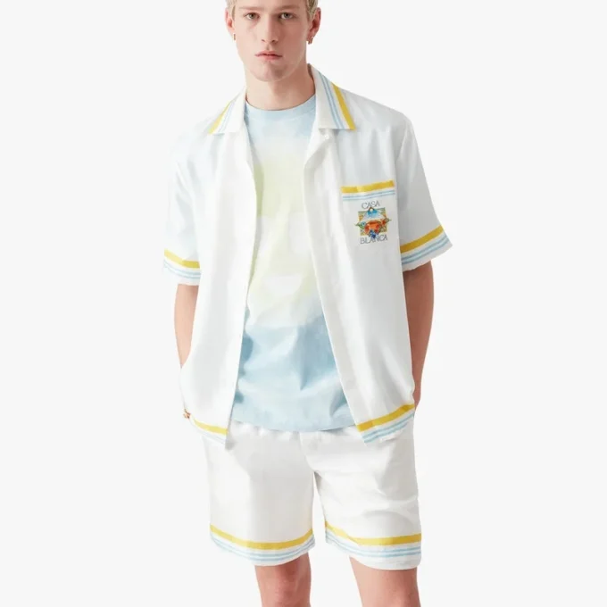 Chemise en soie à manches courtes « White Tennis Landscape » en shorts Chemise en soie à manches courtes « White Tennis Landscape » en shorts