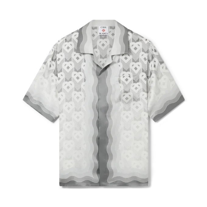 Chemise en soie à manches courtes avec motif Monogram Heart dégradé Chemise en soie à manches courtes avec motif Monogram Heart dégradé