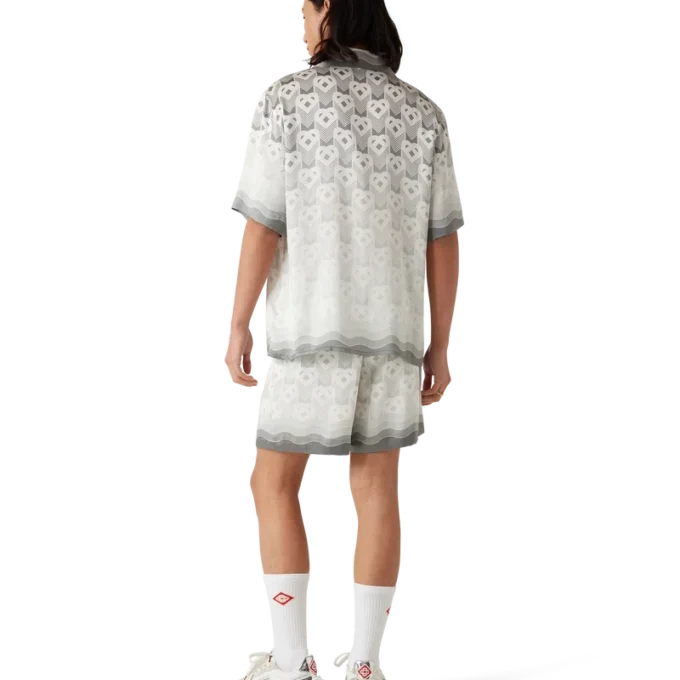 Chemise en soie à manches courtes avec motif Monogram Heart dégradé Chemise en soie à manches courtes avec motif Monogram Heart dégradé