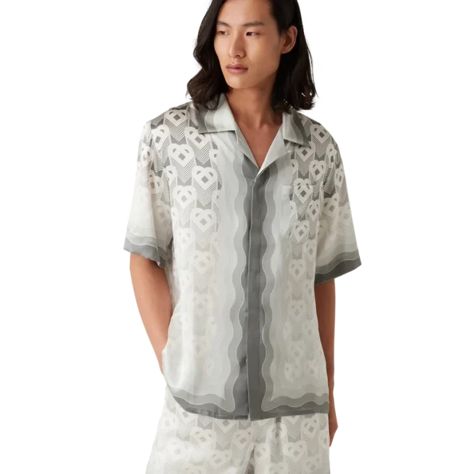 Chemise en soie à manches courtes avec motif Monogram Heart dégradé Chemise en soie à manches courtes avec motif Monogram Heart dégradé