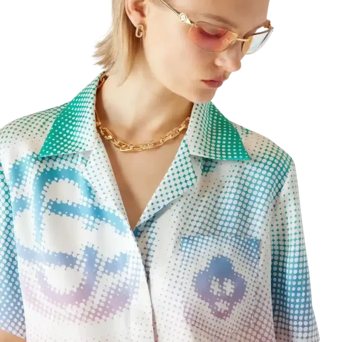 Chemise à manches courtes et col cubain avec logo en demi-teintes