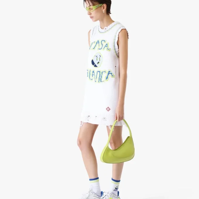 Mini-robe débardeur blanche tricotée à la main Mini-robe débardeur blanche tricotée à la main