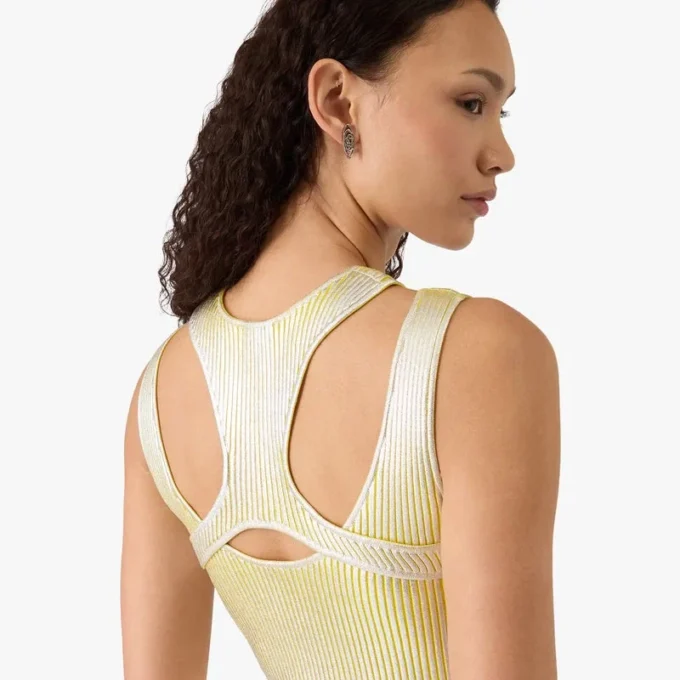 Mini-robe imprimée à la feuille d’or jaune Mini-robe imprimée à la feuille d’or jaune