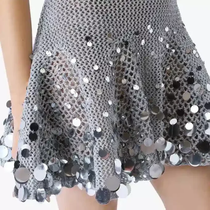 Mini-robe miroir au crochet argentée