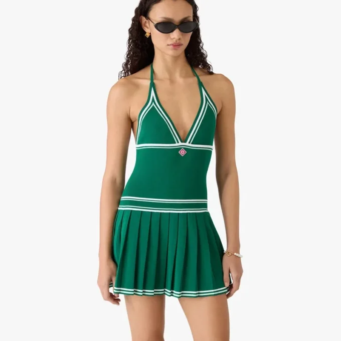 Mini-robe verte plissée à dos nu Mini-robe verte plissée à dos nu