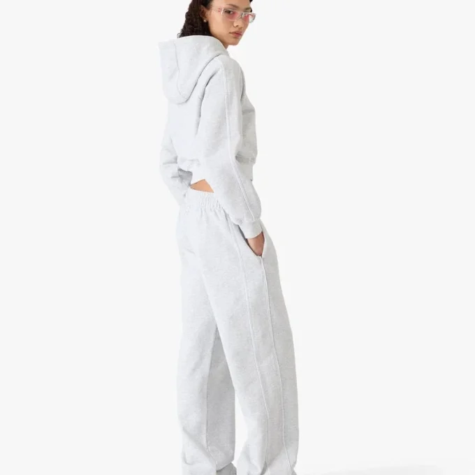 Pantalon de survêtement court gris brodé Pantalon de survêtement court gris brodé