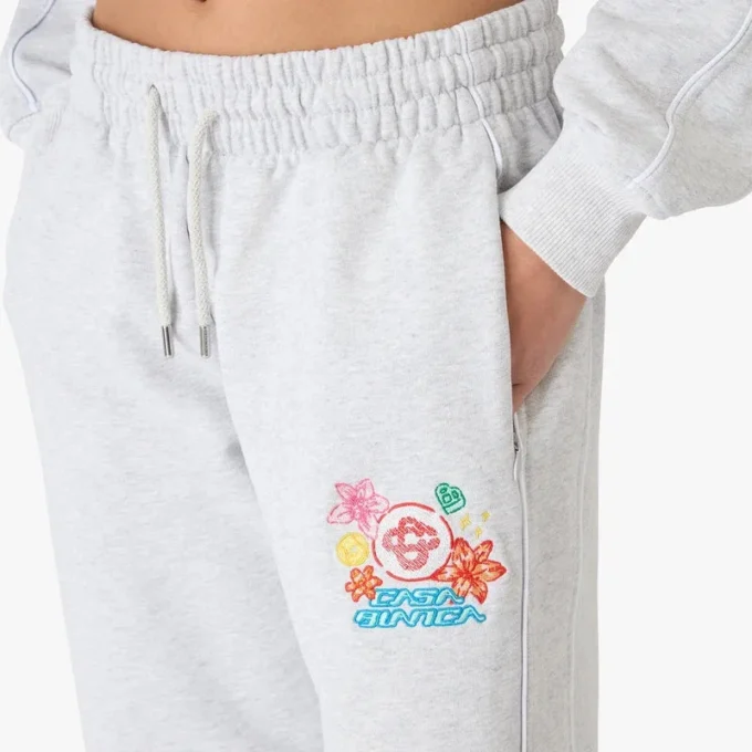 Pantalon de survêtement court gris brodé Pantalon de survêtement court gris brodé