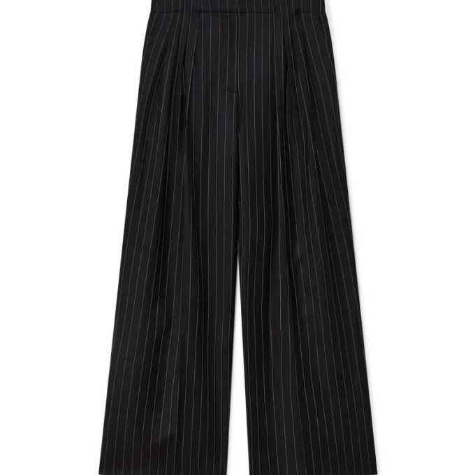 Pantalon sur mesure à triple pli en laine à fines rayures Pantalon sur mesure à triple pli en laine à fines rayures