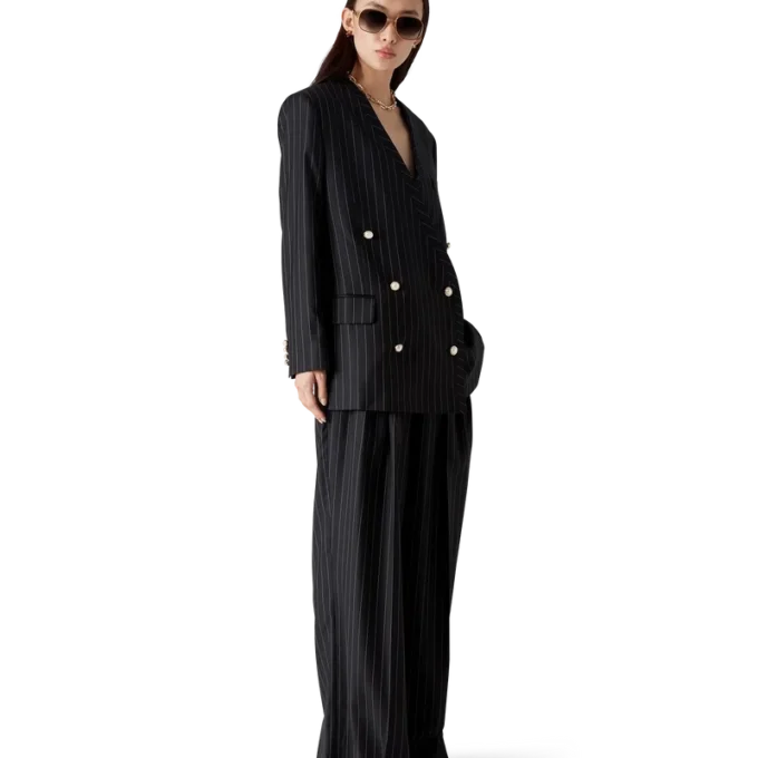 Pantalon sur mesure à triple pli en laine à fines rayures Pantalon sur mesure à triple pli en laine à fines rayures