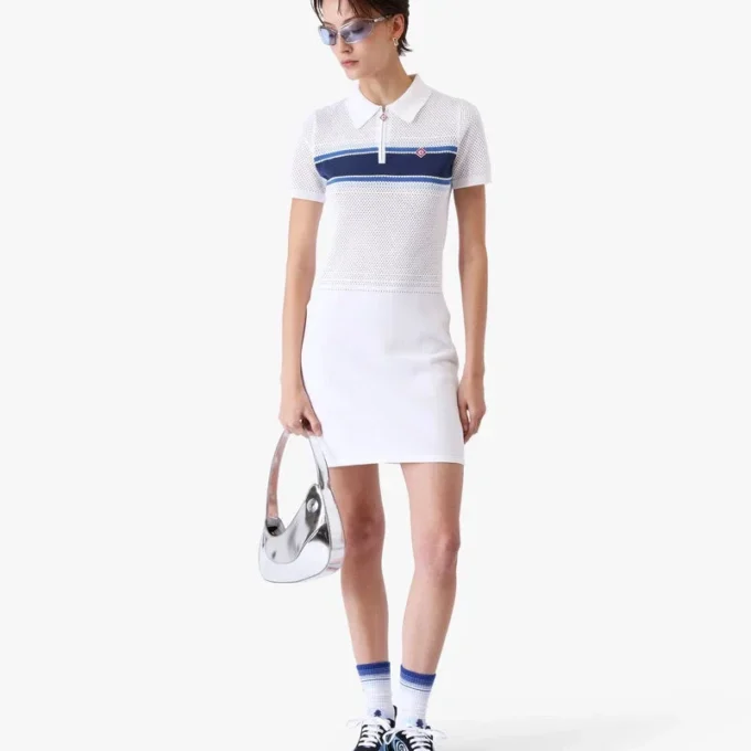 Robe mi-longue en maille rayée blanche et bleue Robe mi-longue en maille rayée blanche et bleue