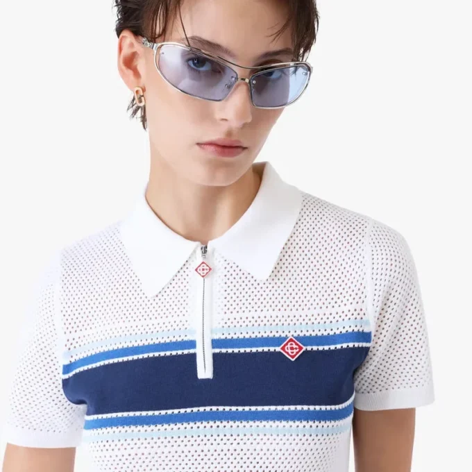 Robe mi-longue en maille rayée blanche et bleue Robe mi-longue en maille rayée blanche et bleue